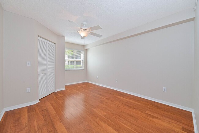 Building Photo - NOW AVAILABLE - Updated 1st Floor Condo in Bonita!
