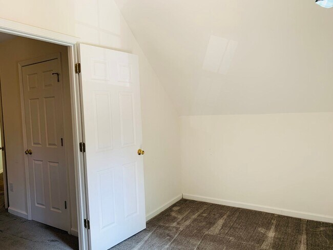 Building Photo - Great location! Lawncare/water is included...