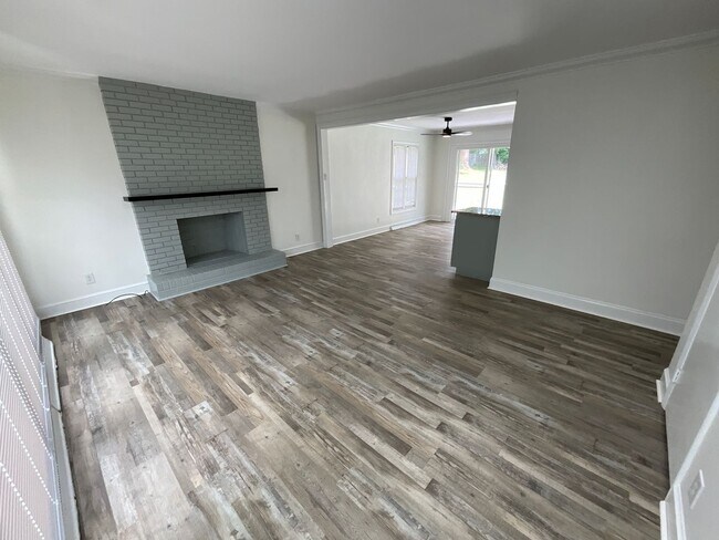 Building Photo - 4026 Sedgewood Ln