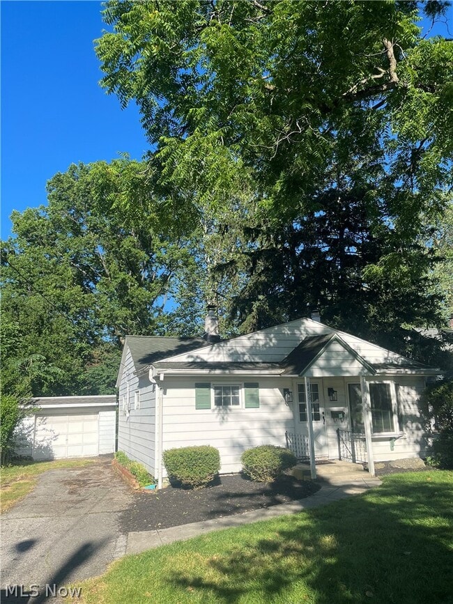 Building Photo - 4459 Silverdale Rd