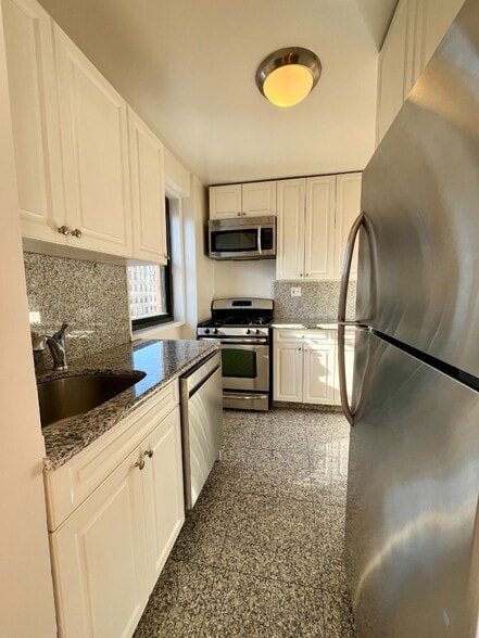 Building Photo - 145 Fourth Avenue