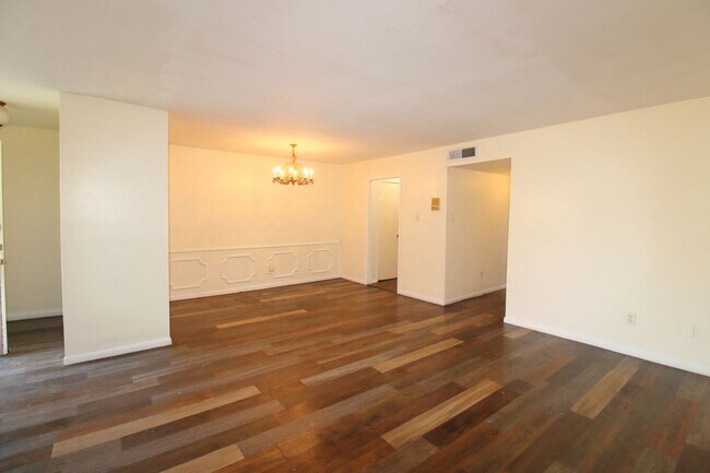 Building Photo - 3206 Briar Ct