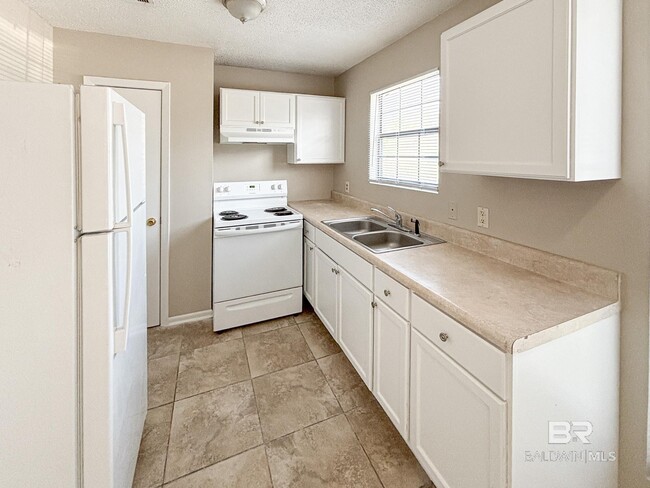 Building Photo - 6415 Schoel Ln