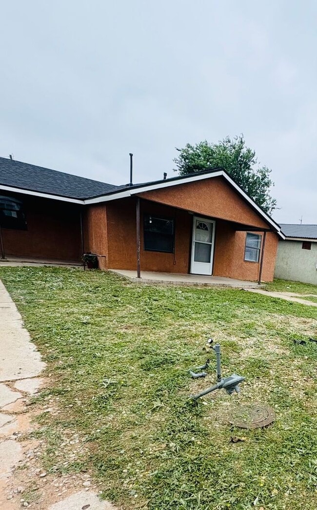 Building Photo - 905/907 N Ave K - duplex