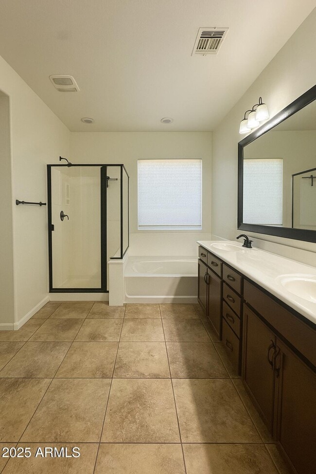 Building Photo - 910 S 199th Ln