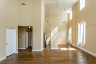 Building Photo - Historic Lahr Apartments