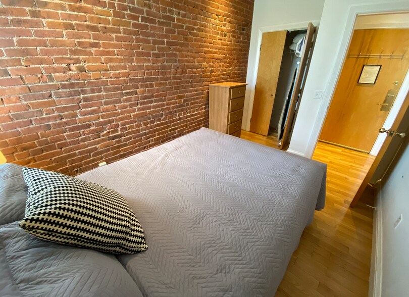 Building Photo - 480 Commonwealth Ave