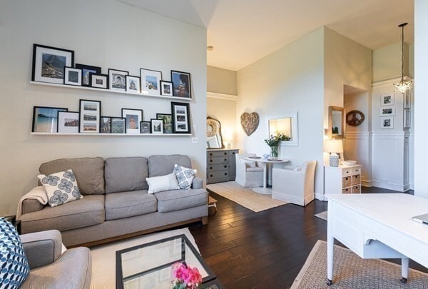 Building Photo - 16 Balmoral St