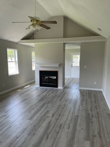 Building Photo - 208 Strawbridge Ln