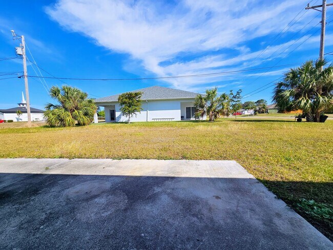 Building Photo - Charming 3BR/2BA