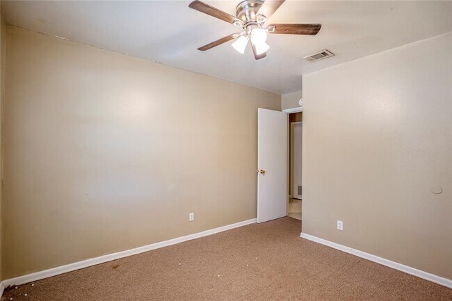 Building Photo - 3532 Midwest Dr