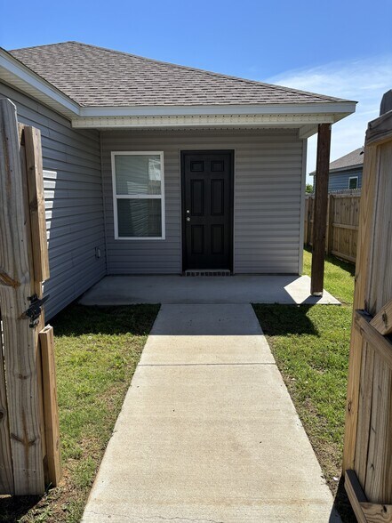 Building Photo - 1075 S Nighthawk Ln