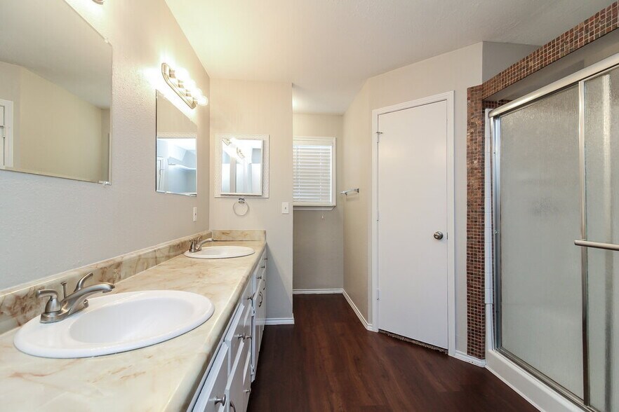 Building Photo - 6419 Twin Spruce Ct