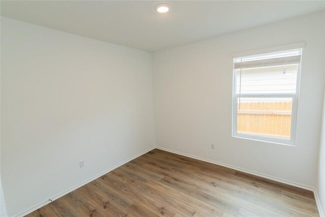 Building Photo - 116 The Ugly Wy