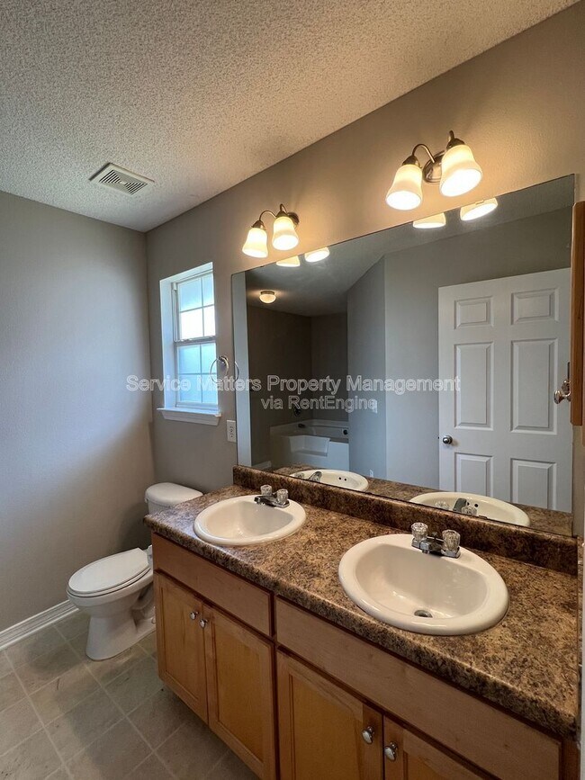 Building Photo - 10440 Millbrook Dr