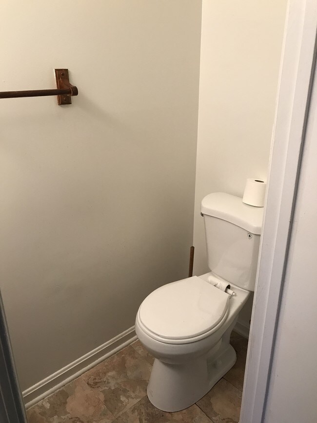 Building Photo - 529 Short Curve Rd