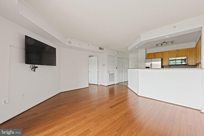 Building Photo - 3101 N Hampton Dr