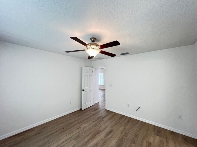 Building Photo - Available now! Beautiful 3 BD/2BA Home in ...