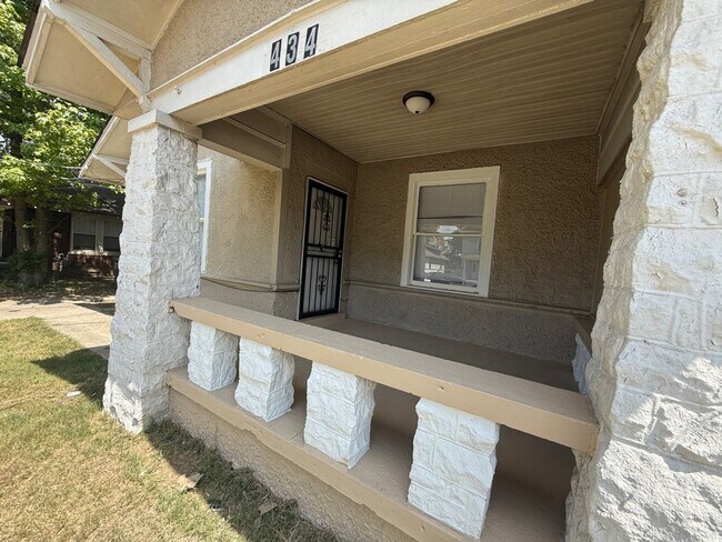 Building Photo - 434 Malvern St