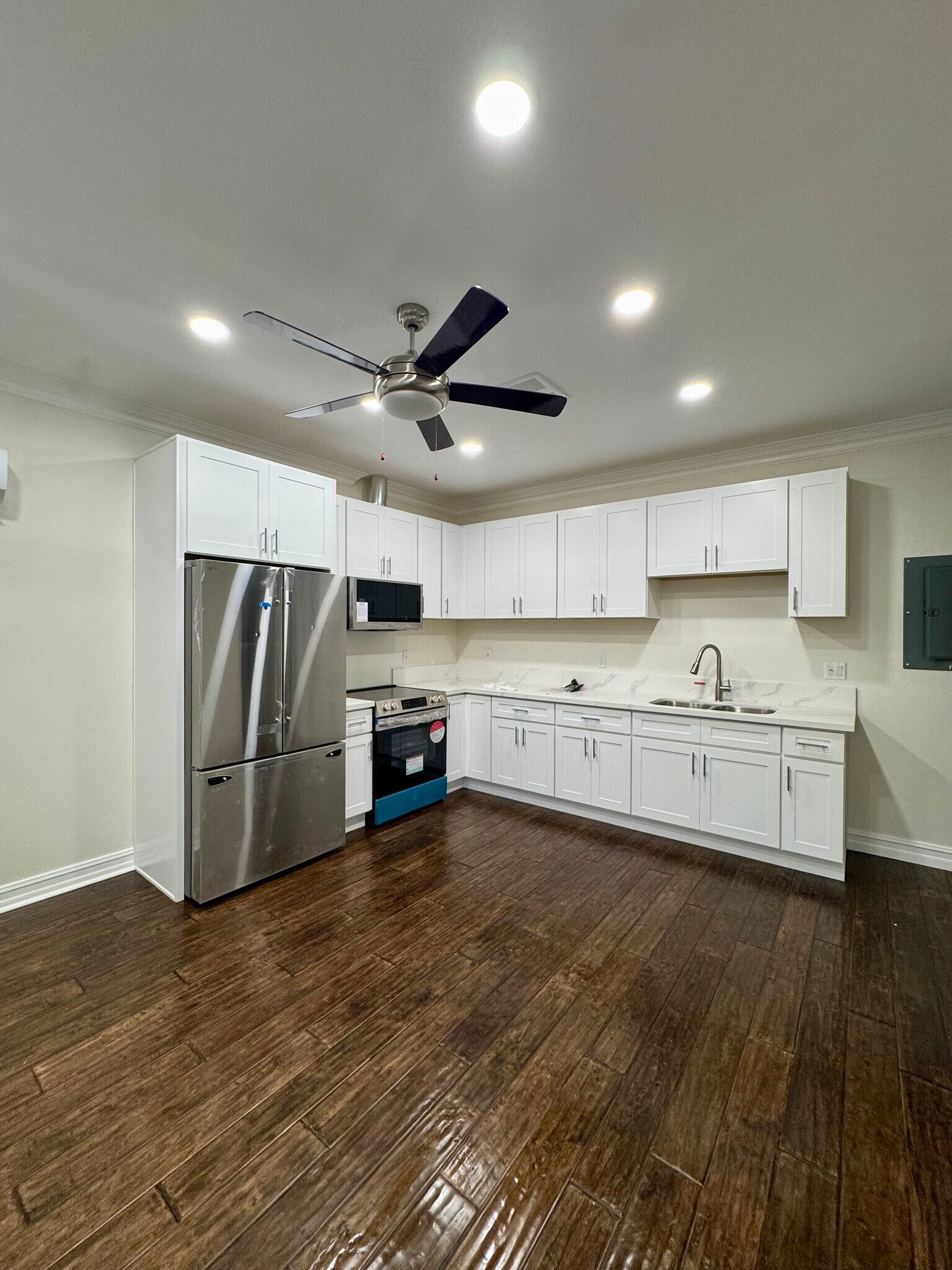 Building Photo - 387 Town Forest Ct