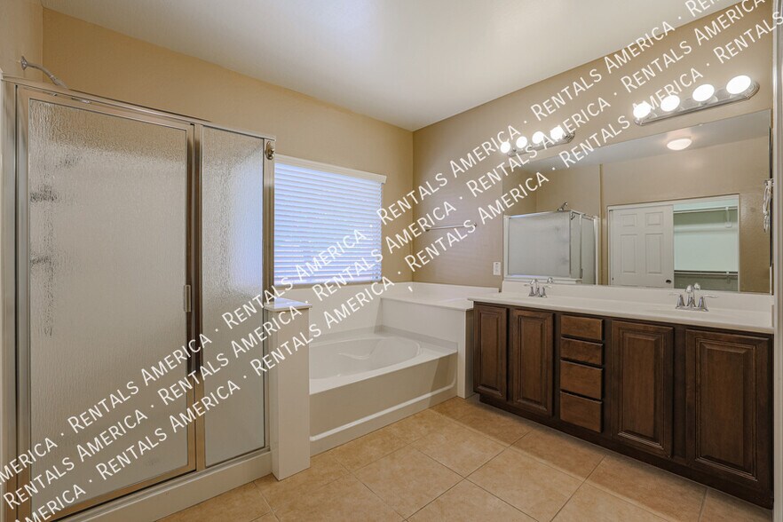 Building Photo - 2954 E Coconino Dr