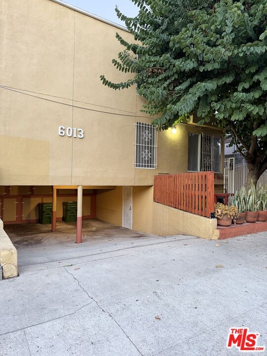 Building Photo - 6013 Carlton Way