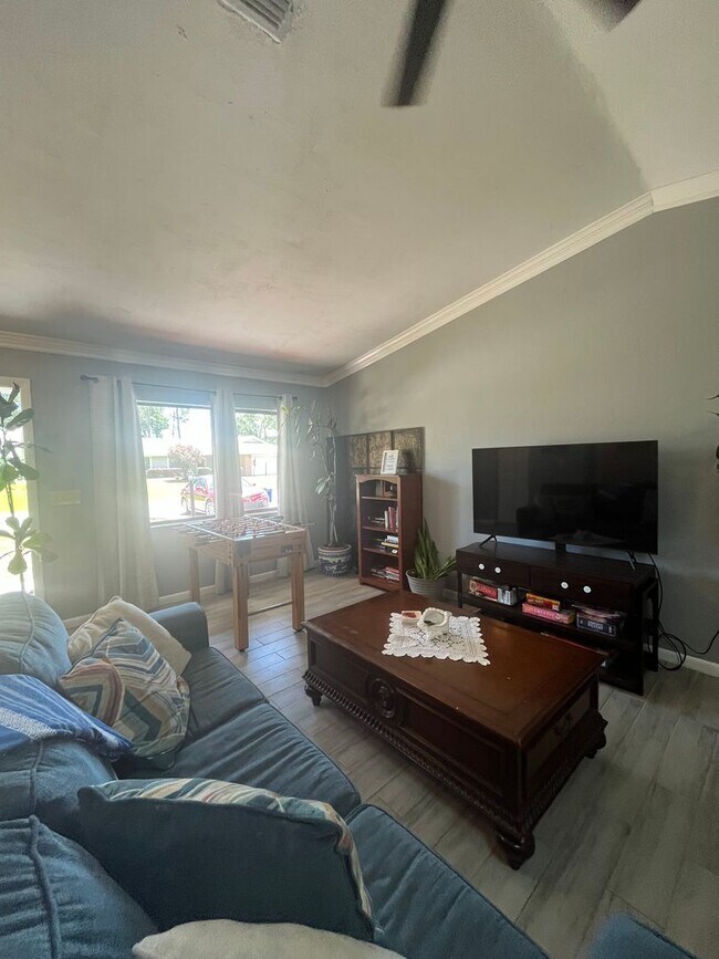 Building Photo - Fully Furnished 3-Bedroom Home in Palm Coa...