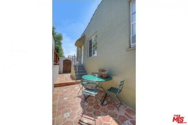 exterior - 1876 Ripple St