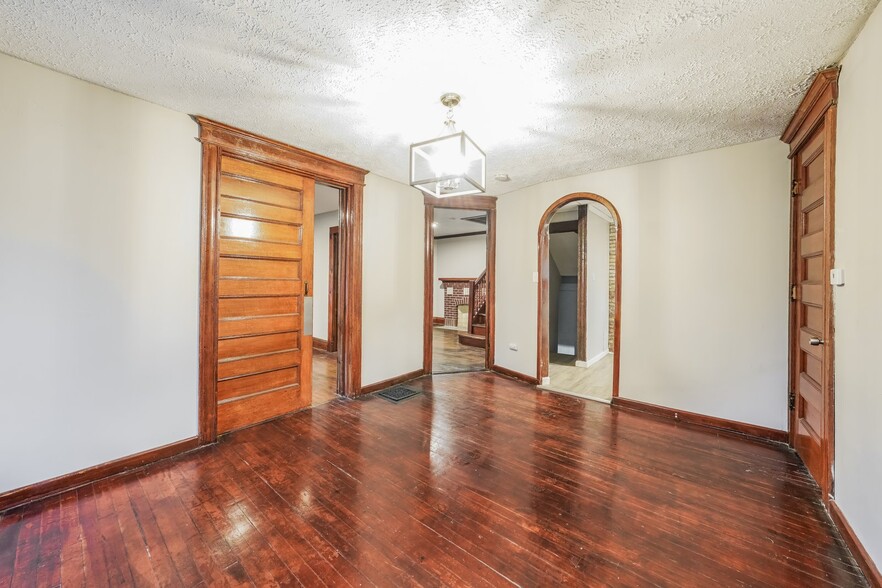 Building Photo - 271 Kirk Ave