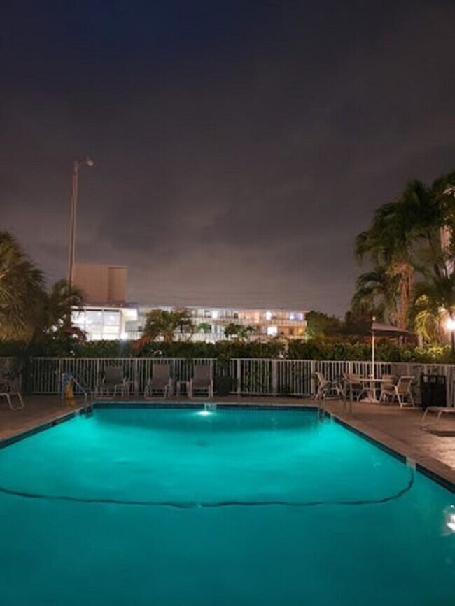 Building Photo - 6495 Indian Creek Dr