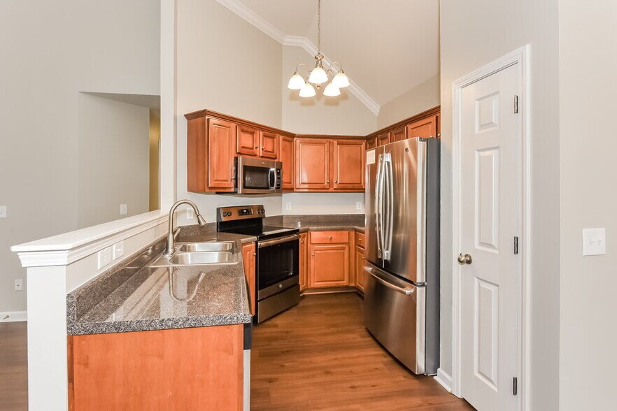 Building Photo - 1046 Golf View Way