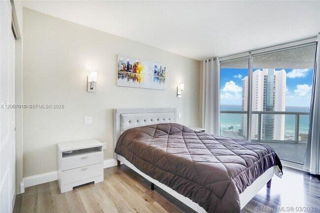 Building Photo - 16400 Collins Ave