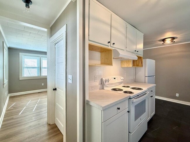 Building Photo - 716 Forest St