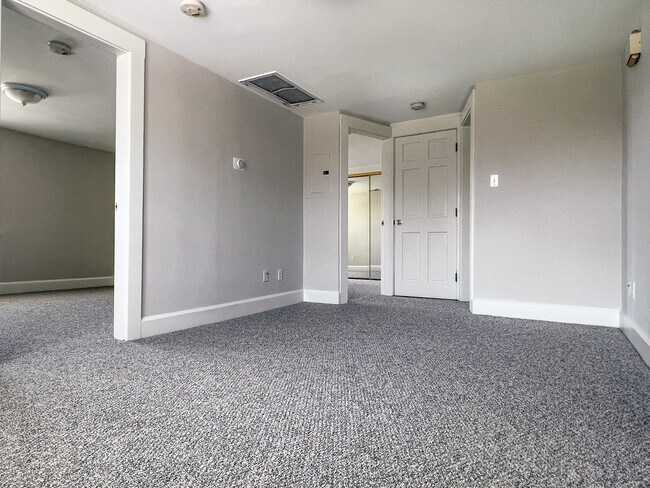 Dining or Living Room - 529 Hildreth St