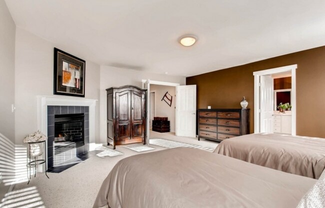 Building Photo - Beautiful 5 Bed 2.5 Bath Renton Home!