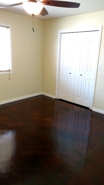 Building Photo - 712 Meadowbrook Dr