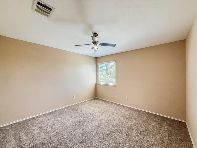 Building Photo - 909 Remington Dr