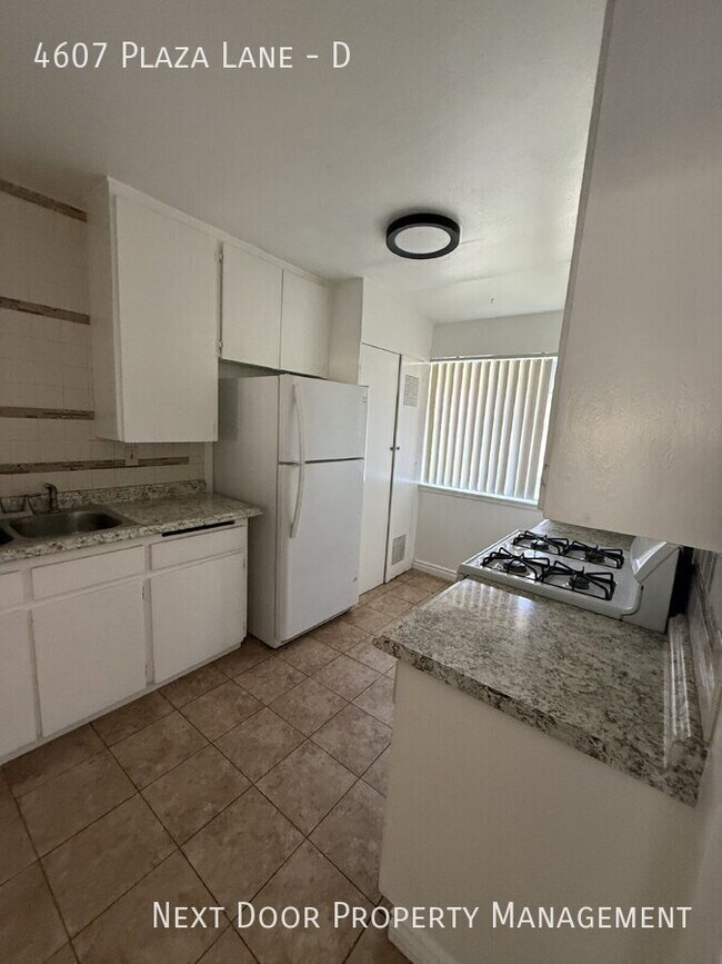 Building Photo - 4607 Plaza Ln