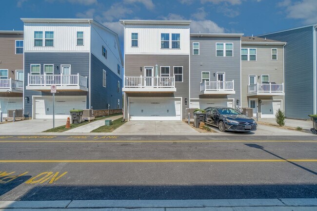 Building Photo - 2694A Azalea Garden Road