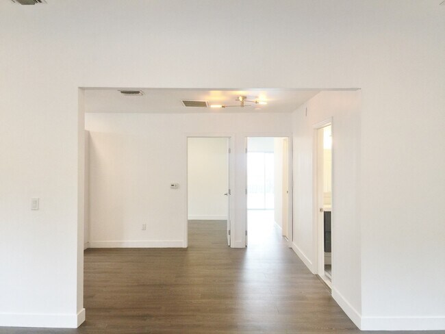 Building Photo - 8538 N W Knoll Dr