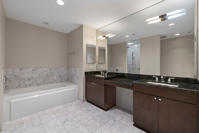 Building Photo - 1211 S Prairie Ave
