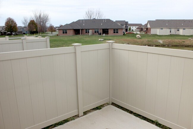 Building Photo - 2206 Shamrock Ln