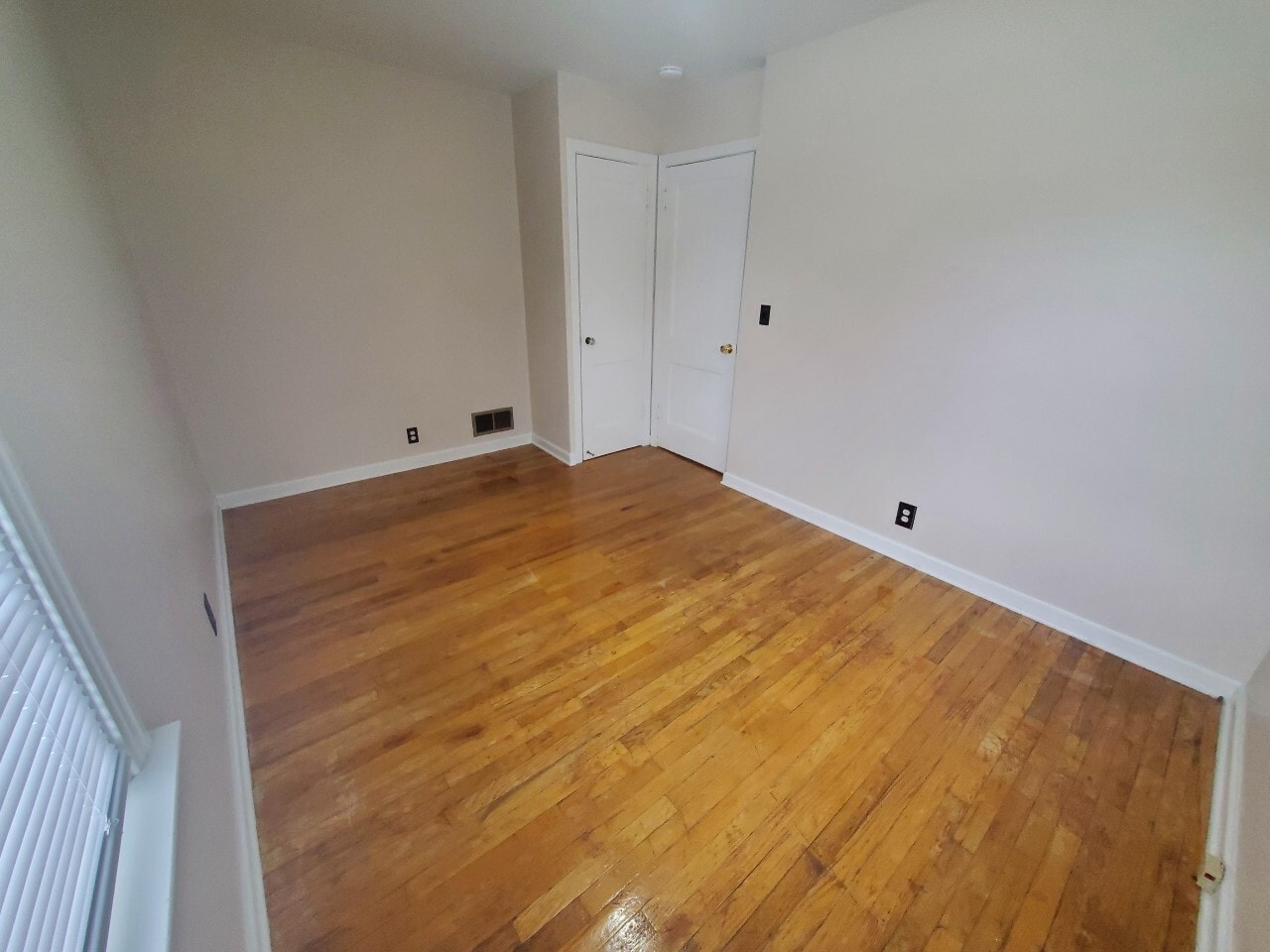 Bed 2 - 825 S Walnut St