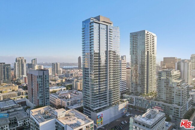 Building Photo - 800 Broadway
