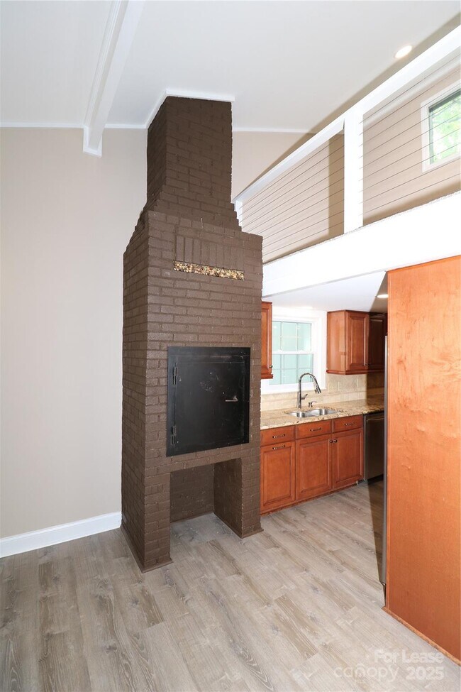 Building Photo - 310 Chaney St