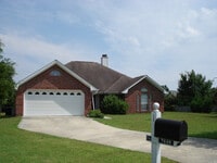 Building Photo - 3 bedroom 2 1/2 Bath brick single family home in Covil Estates just around the corner from Mayfaire.
