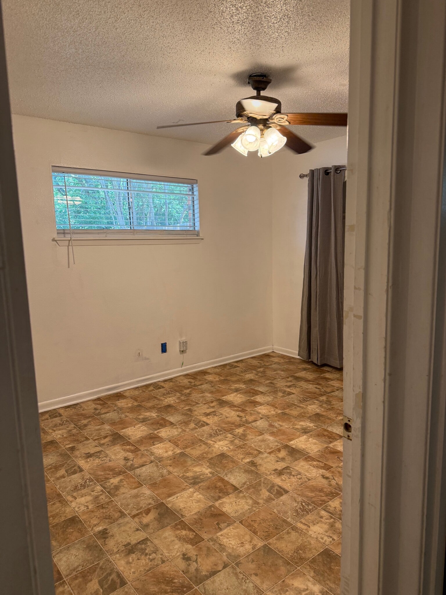 Room 2 - 117 Westway Dr