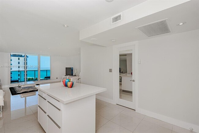 Building Photo - 2301 Collins Ave