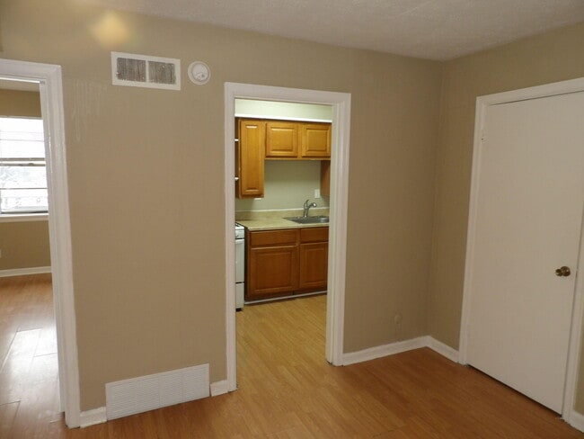 Building Photo - 720 Woodland Ave