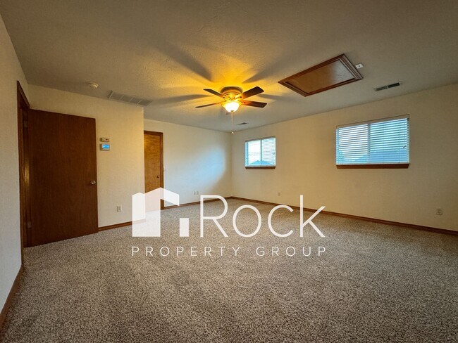 Building Photo - Charming 3-Bed 3-Bath Home with Tornado Sh...